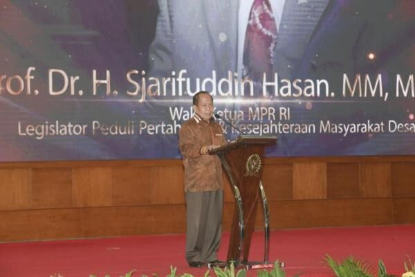 Syarief Hasan Raih Penghargaan Legislator Peduli Pertahanan dan Kesejahteraan Masyarakat Desa