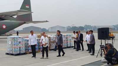 Presiden Jokowi Di Dampingi Menhan Prabowo Pimpin Pelepasan 51,5 Ton Bantuan untuk Palestina