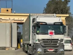 Truk-truk Tertahan Berminggu-minggu di Rafah Karena Kebiadaban Israel, Bantuan untuk Warga Palestina Rusak