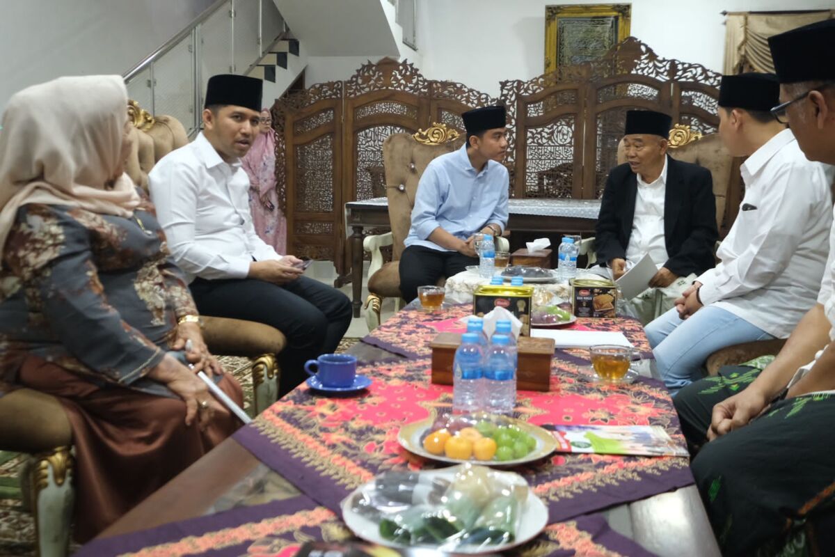 Kyai dari Mojokerto Sebut Prabowo-Gibran Pasangan yang Mampu Hadapi Berbagai Tantangan