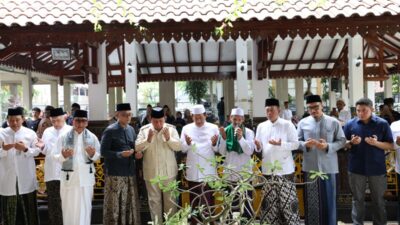 Kunjungi Tebuireng, Prabowo: Peran Kiai, Ulama, Santri Sangat Vital untuk Kemerdekaan Indonesia