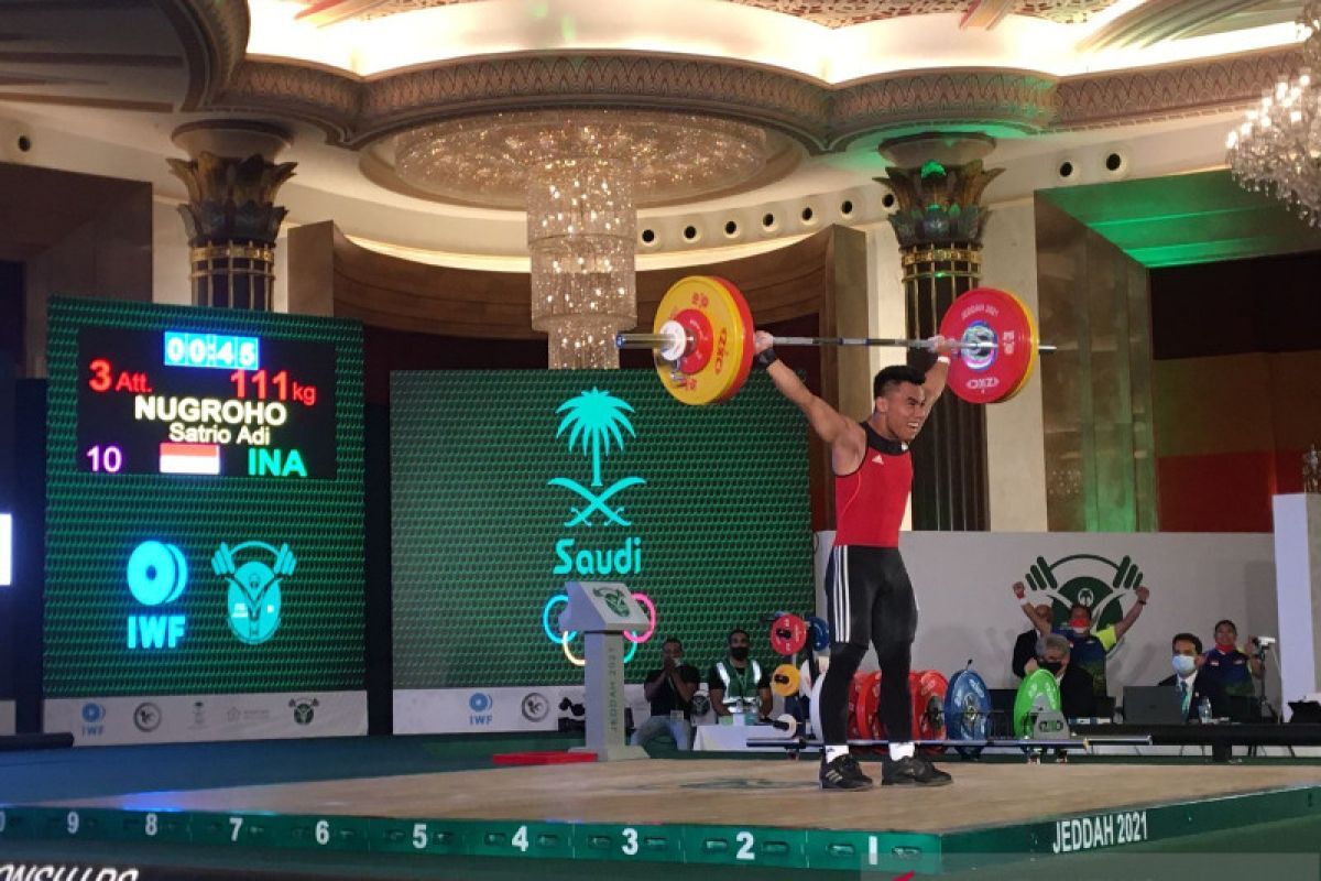 ANGKAT BESI -- Satrio Adi Nugroho Rebut Perak di IWF Grand Prix II 2023 Doha