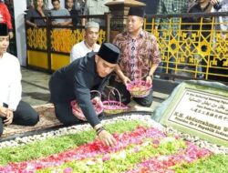 Puluhan Warga Keturunan Cina Ziarah ke Makam Gus Dur Karena Hal Ini