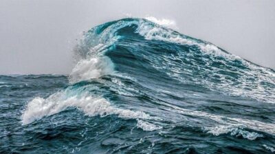 BMKG Ingatkan Warga Pesisir Waspadai Gelombang Laut Setinggi 4 Meter