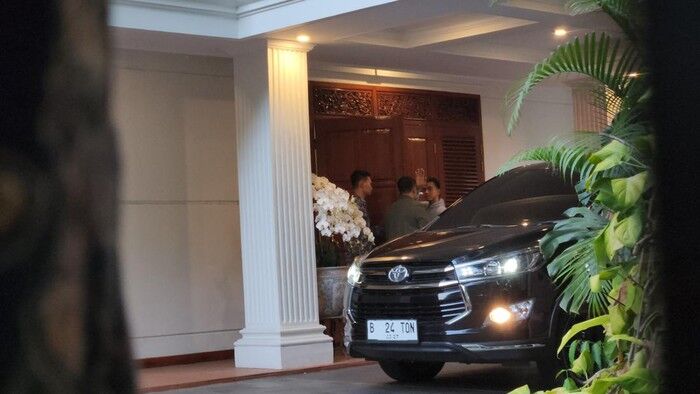 Sebelum Ke Acara Debat Cawapres, Gibran Sambangi Kediaman Prabowo di Kertanegara