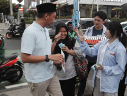 TKN Sosialisasikan Visi Misi Prabowo-Gibran Sembari Bagi-bagi Susu di Sarinah
