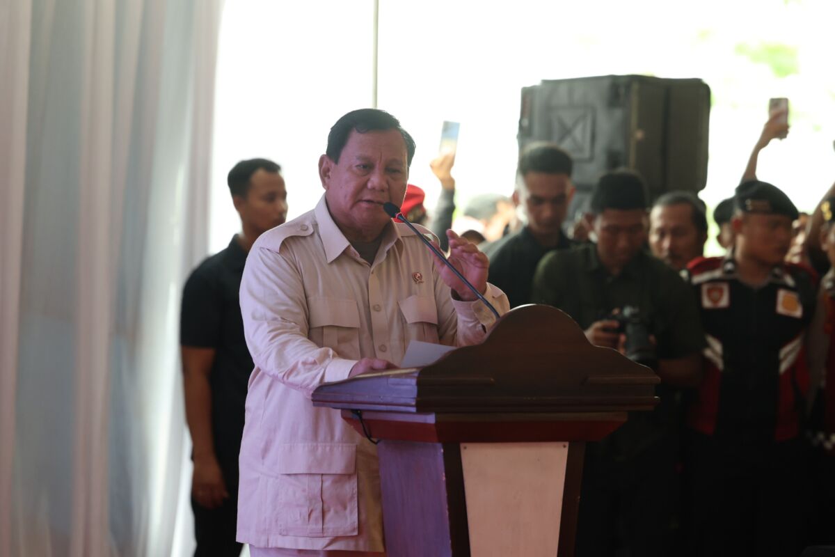 Prabowo Minta Unhan RI Kaji Solusi Rumah Warga yang Terdampak Naiknya Air Laut