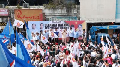 Prabowo Bicara Program Kerja Hilirisasi hingga Makan Siang dan Susu Gratis di Hadapan Warga Sumbar