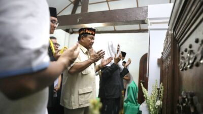 Prabowo Ziarah ke Makam Sultan Maulana Hasanudin