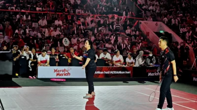 Puan Maharani Buka Laga Persahabatan Badminton ‘Merah Meriah’ di Istora Senayan