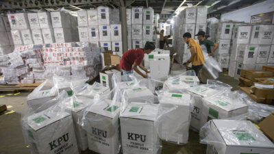 KPU Jakut Mulai Distribusikan Logistik ke Kecamatan-Kecamatan