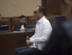 Hakim Tipikor Tunda Bacakan Vonis Rafael Alun