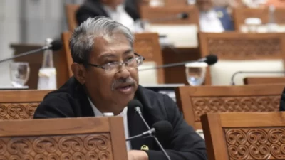 DPR Minta Pemerintah Cabut Izin Usaha Perusahaan China yang Produksi Baja Ilegal