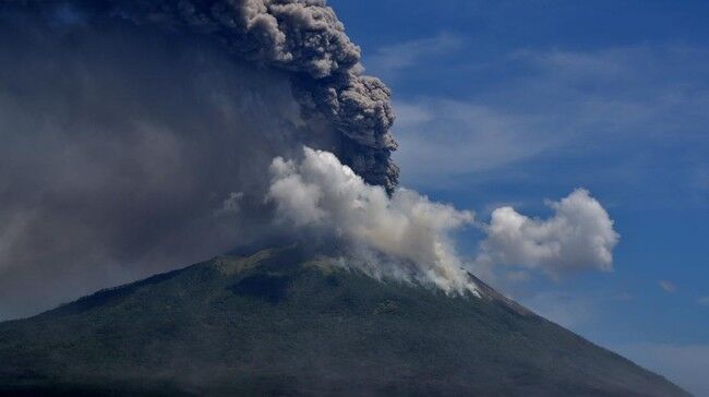 Gunung Ili Lewotolok