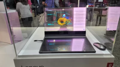 MWC 2024 -- Lenovo Tampilkan Inovasi Laptop Layar Transparan