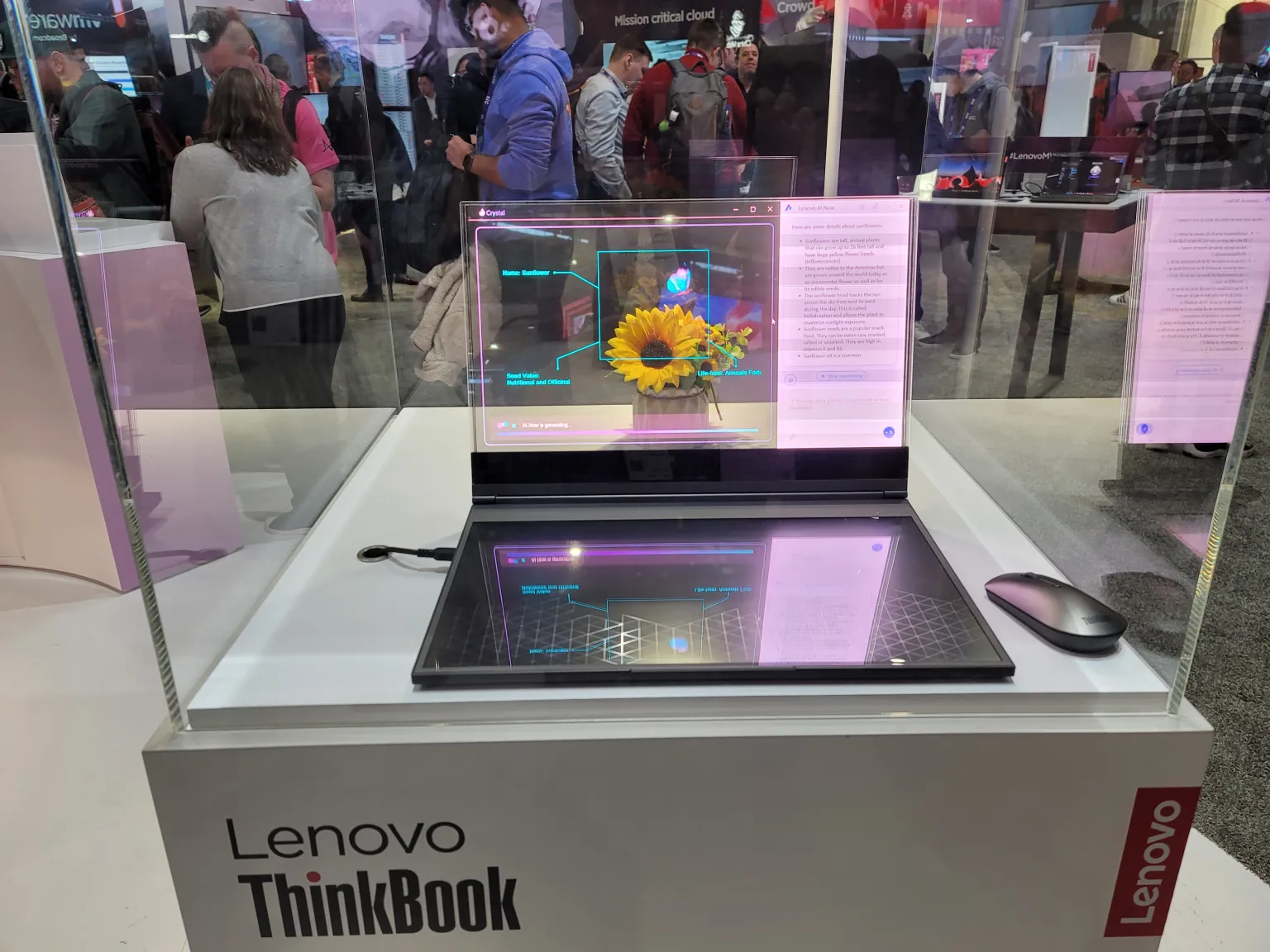 MWC 2024 -- Lenovo Tampilkan Inovasi Laptop Layar Transparan