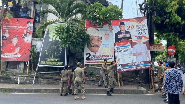 PEMILU 2024 -- Serentak Turunkan Alat Peraga Kampanye, Ribuan Satpol PP DKI Diterjunkan