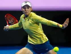 TENIS — Kalahkan Rybakina, Swiatek Juara Qatar Open Tiga Kali Berturut