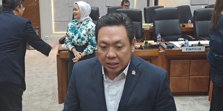 Charles Honoris Dukung Dapur Program MBG yang Sebabkan KLB Ditutup Permanen
