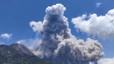 Alami Erupsi, Gunung Ili Lewotolo Semburkan Abu Vulkanik Setinggi 1 Kilometer
