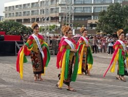 1.250 Putri Mandalika Ikuti Karnaval Budaya Bau Nyale di Lombok Tengah NTB