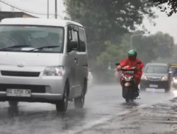 Hampir Semua Wilayah Jakarta Diguyur Hujan Pada Senin Sore
