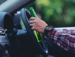 Mabuk dan Ugal-ugalan, Pengemudi Mobil di Depok Diamuk Massa
