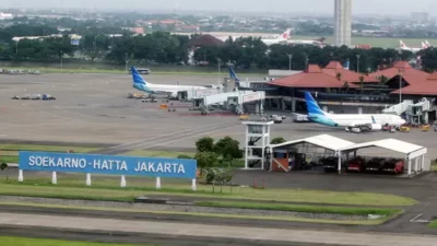 Gara-gara Pabrik Plastik Terbakar, 46 Pesawat Terpaksa Holding di Sekitar Bandara Soetta dan Satu Lainnya RTB