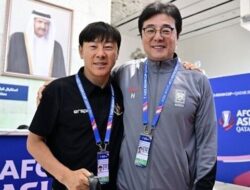 PIALA ASIA U-23 — Jelang Indonesia vs Korea Selatan, STY dan Hwang Sun Hong Terlihat Akrab