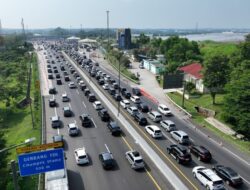 H-3 Natal Ruas Tol Jabotabek dan Jabar Terjadi Kepadatan Kendaraan