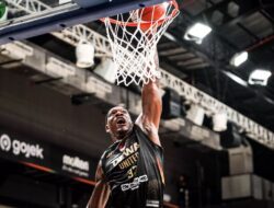 BOLA BASKET — Dewa United vs Pelita Jaya, Laga Tim Terbaik di IBL 2024