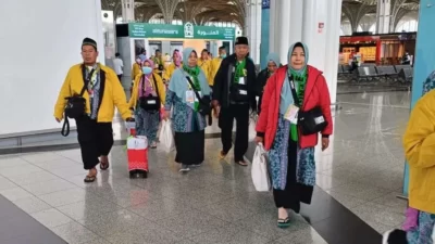 INFO HAJI 2024 - Calon Haji Dilarang Bentangkan Spanduk dan Bendera di Sekitar Masjid Nabawi dan Masjidil Haram, Ini Alasannya