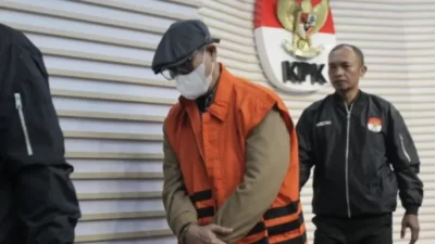 Hakim Nilai Alasan Gazalba Temukan Batu Permata dan Menjualnya untuk Valas Tak Masuk Akal