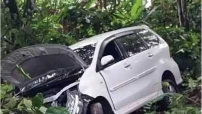 Ajaib, Seorang Ibu Hamil Selamat Saat Mobil yang Ditumpanginya Masuk Jurang 80 Meter di Bromo