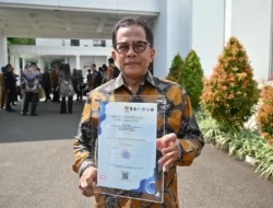 Setjen DPR RI Terima Penghargaan ‘Digital Government Award’ dari Presiden RI