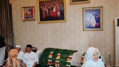 Jenazah Ibunda Tito Karnavian Dimakamkan di TPU Kebun Bunga Palembang