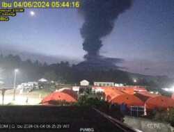 Gunung Ibu Alami Erupsi Selasa Dini Hari, Abu Vulkanik Berhembus ke Barat Daya