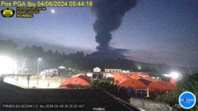 Gunung Ibu Meletus, Tinggi Abu Capai 5 KM