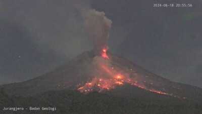 Gunung Merapi di Perbatasan DIY dan Jateng Erupsi Sebanyak 30 Kali