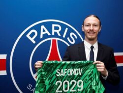 PSG Boyong Kiper Baru Matvey Safonov dari Klub Rusia