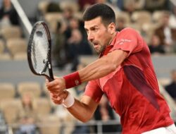 TENIS FRENCH OPEN — Menang Lawan Wakil Italia, Djokovic Samai Rekor Federer