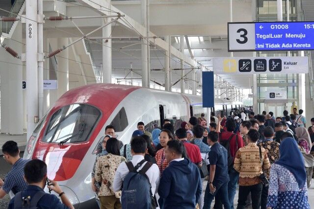 Jumlah Penumpang Kereta Cepat Whoosh Mulai Alami Peningkatan Jelang Libur Nataru