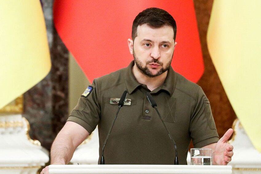 Zelensky Pecat Komandan Senior Pasukan Ukraina