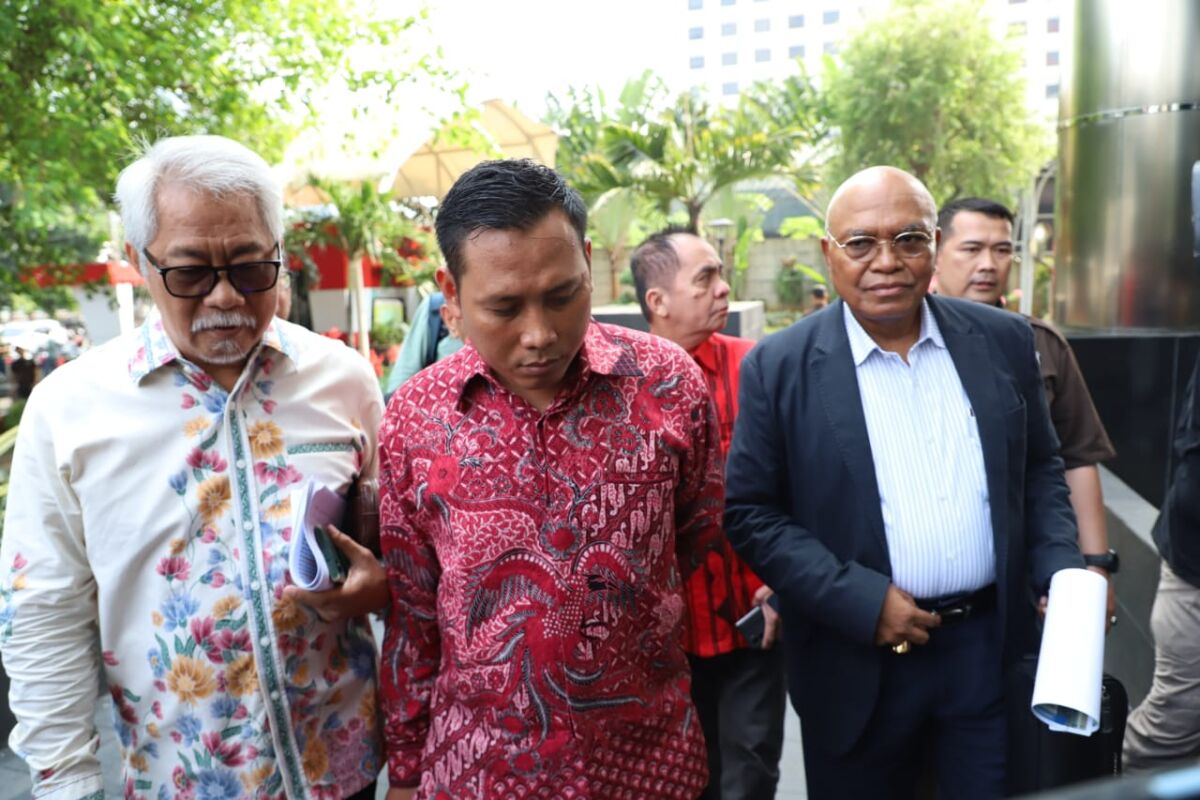 staf hasto kusnadi penyidik kpk minta maaf