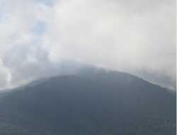 Gunung Api Lewatobi Laki-laki Erupsi Minggu pagi, Masyarakat Dilarang Beraktivitas dalam Radius Ini