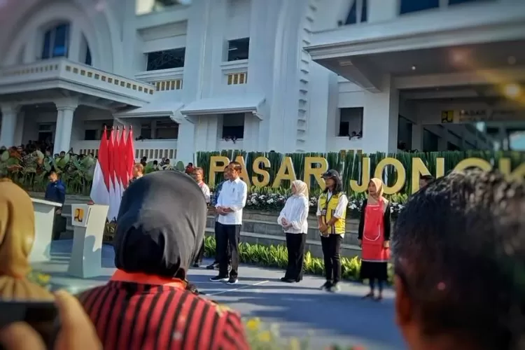 Resmikan Pasar Jongke Solo, Jokowi: "Mal Saja Kalah"