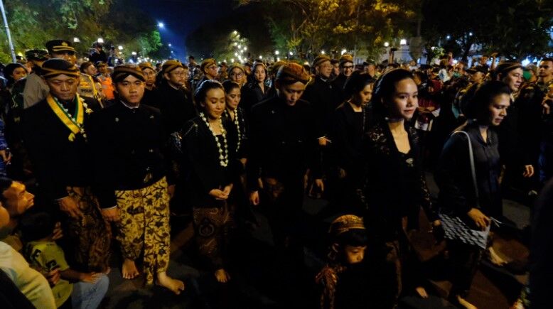 Enam Pusaka Mangkunegara Solo Dikirab pada Malam 1 Sura
