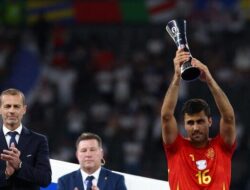 Rodri Sabet Gelar Pemain Terbaik Euro 2024