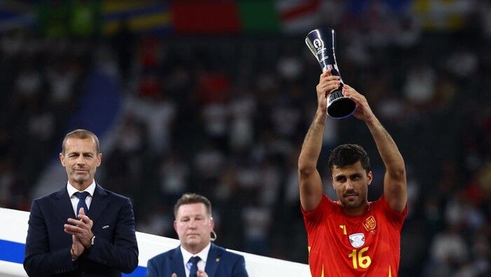 Rodri Sabet Gelar Pemain Terbaik Euro 2024