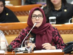 Buntut Polemik Larangan Jilbab Bagi Paskibraka, Anggota Komisi X DPR Minta Kepala BPIP Dicopot